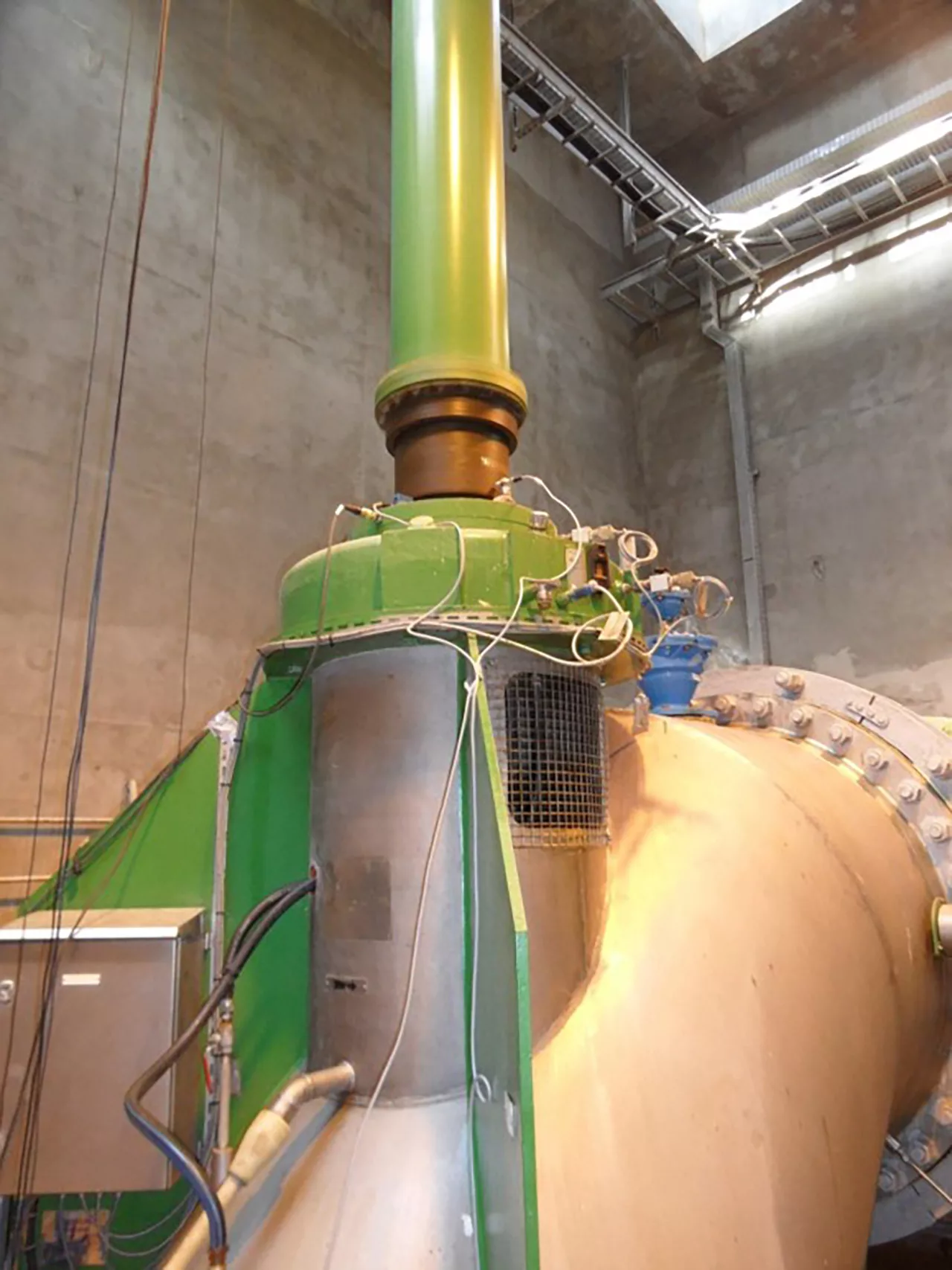 Equipement de type pompe ou ventilateur indsutriels et réseaux de tuyauterie équipé de capteurs type accéléromètres pour réalisation analyse vibratoire